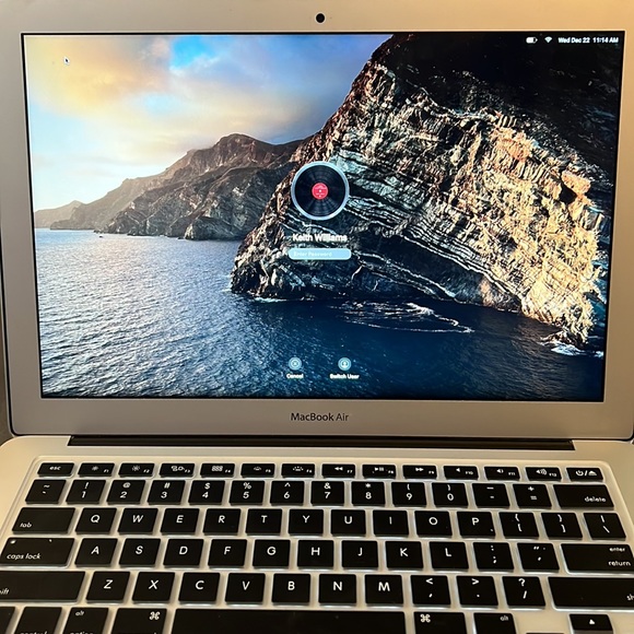 Macbook Air - Picture 6 of 7